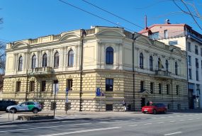 Turto banko patalpose sostinės centre įsikurs Demokratinė mokykla