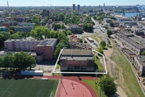 Aukcione parduodamas legendinis uostamiesčio baseinas Gulbių g. 8